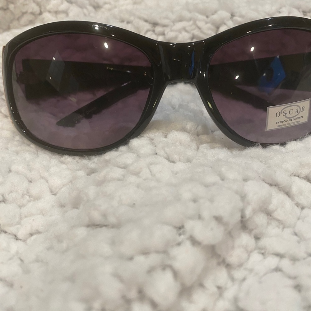 NWOT Oscar De La Renta Sunglasses